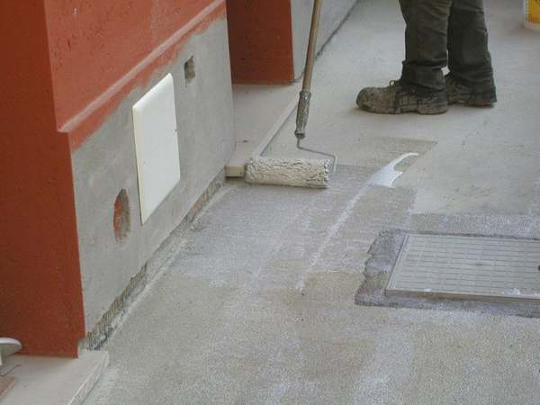 Акриловая грунтовка на водной основе для бетонного пола